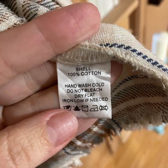 ALTARD STATE-100 % cotton,cropped with fringe bottom plaid shacked - Picture 3 of 3